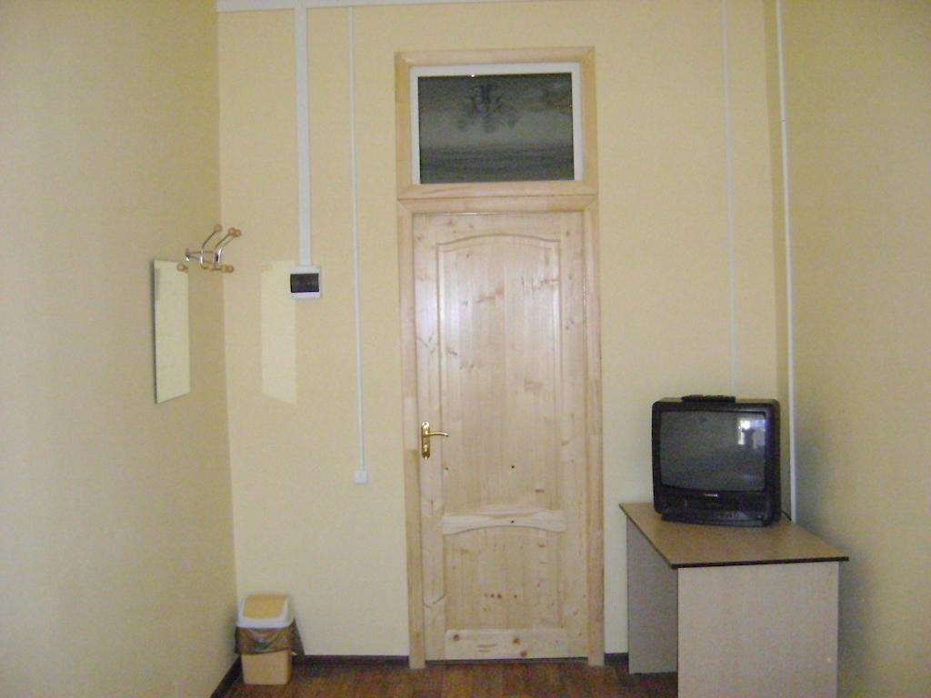 Hotel Galchonok At Ulitsa Alexeya Tolstogo Samara Room photo